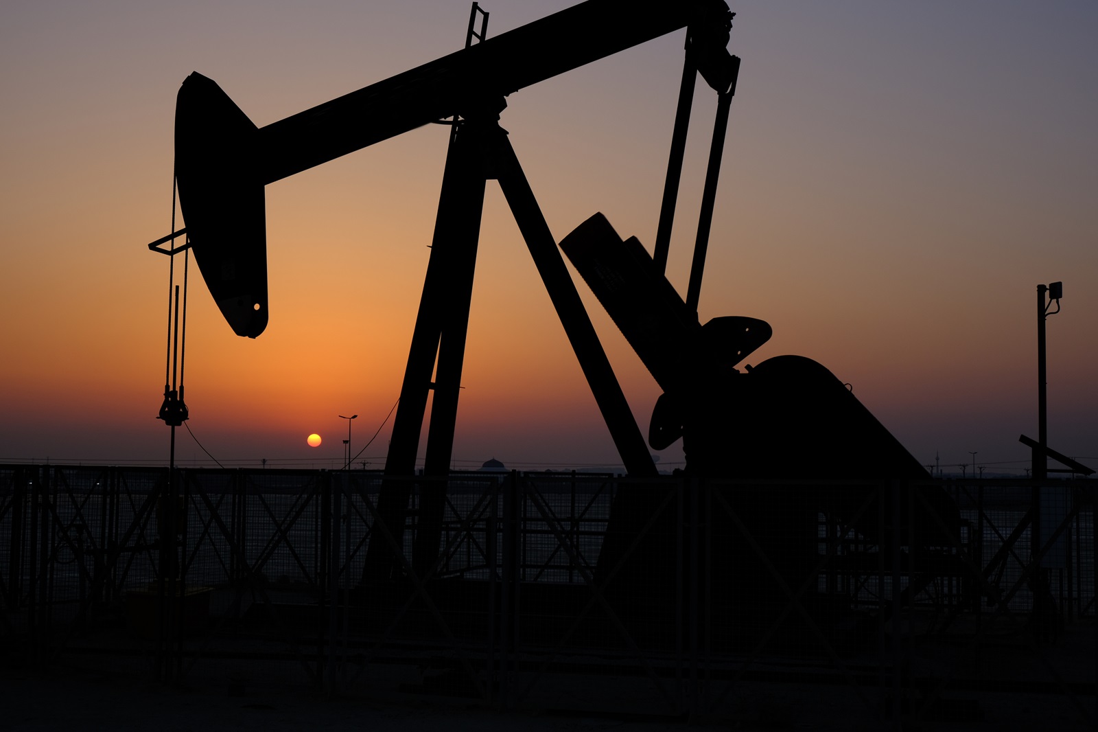 Extraction of oil in Bahrain desert, primary source of economy. Alternatives to Varsol: A Safer, Greener Future for the Oil and Gas Industry